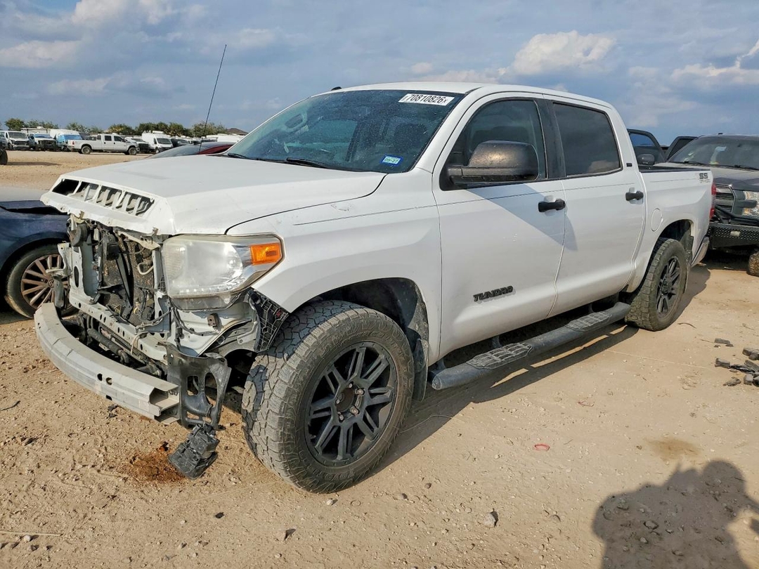 Вид 2017 TOYOTA TUNDRA CREWMAX SR5, угол 1