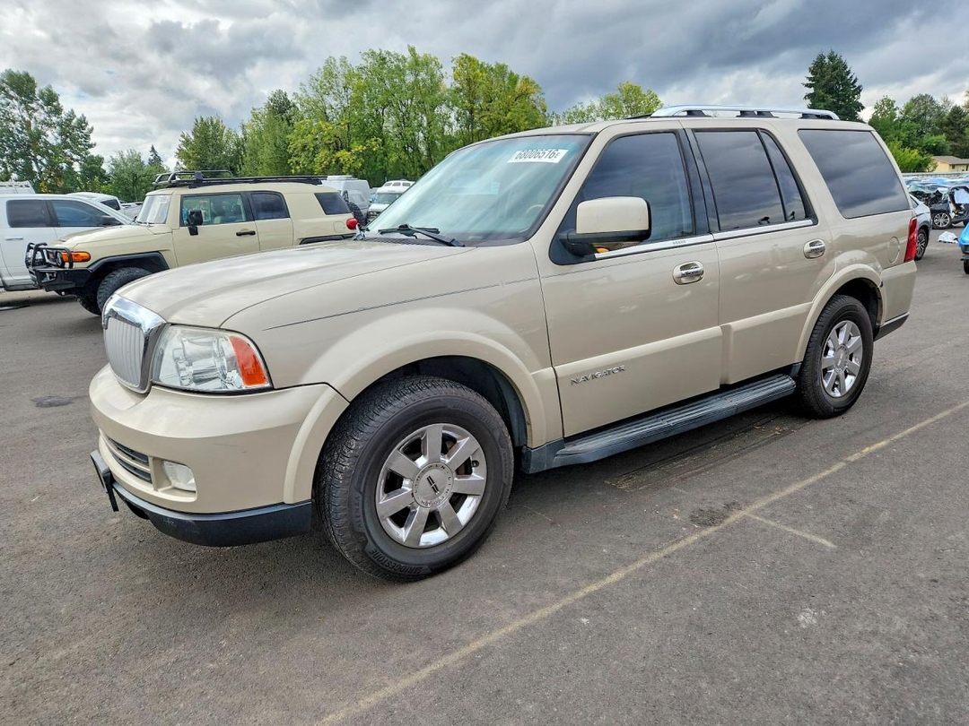 Vue de 2006 LINCOLN NAVIGATOR, angle 1