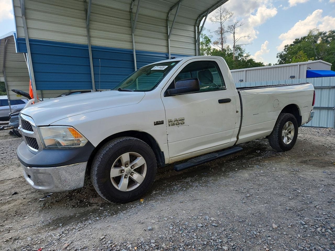 Vista de 2015 RAM 1500 ST, ángulo 1
