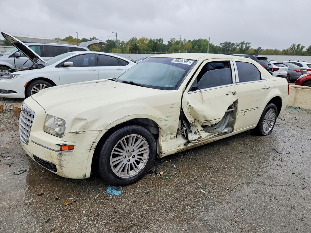 منظر 2010 CHRYSLER 300 TOURING، زاوية 1