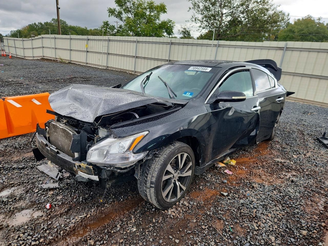 Vue de 2014 NISSAN MAXIMA 3.5 SV, angle 1