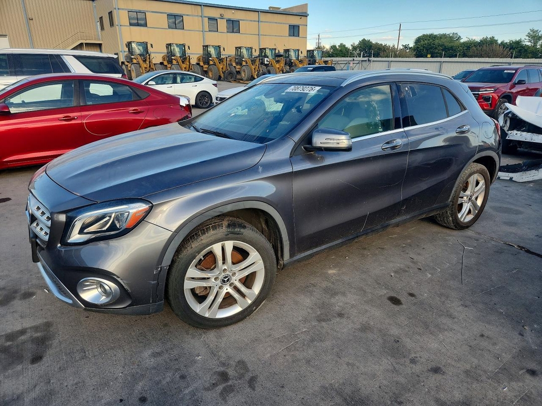 منظر 2018 MERCEDES-BENZ GLA 250، زاوية 1