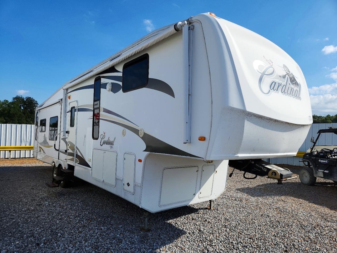 Vue de 2009 FOREST RIVER CARDINAL CAMPER, angle 1