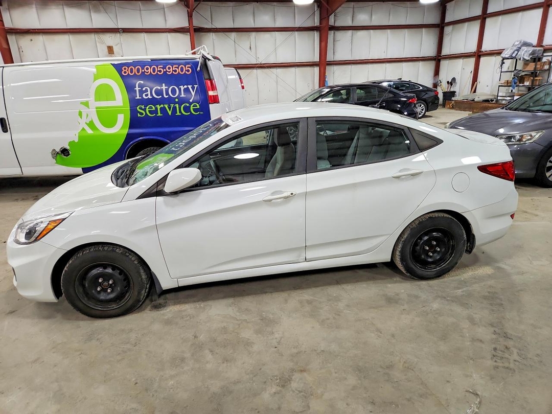 منظر 2016 HYUNDAI ACCENT SE، زاوية 1