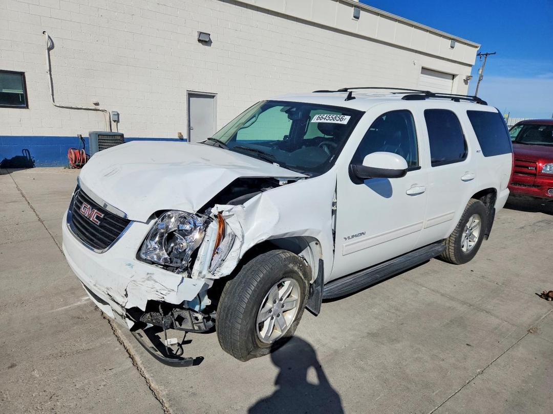 منظر 2010 GMC YUKON SLT، زاوية 1