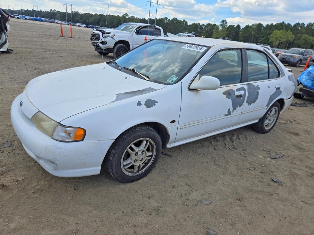 Vue de 1999 NISSAN SENTRA XE, angle 1