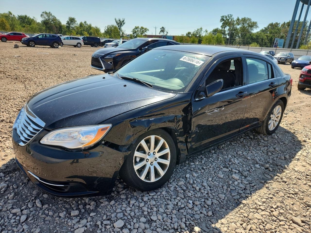 Vue de 2013 CHRYSLER 200 TOURING, angle 1