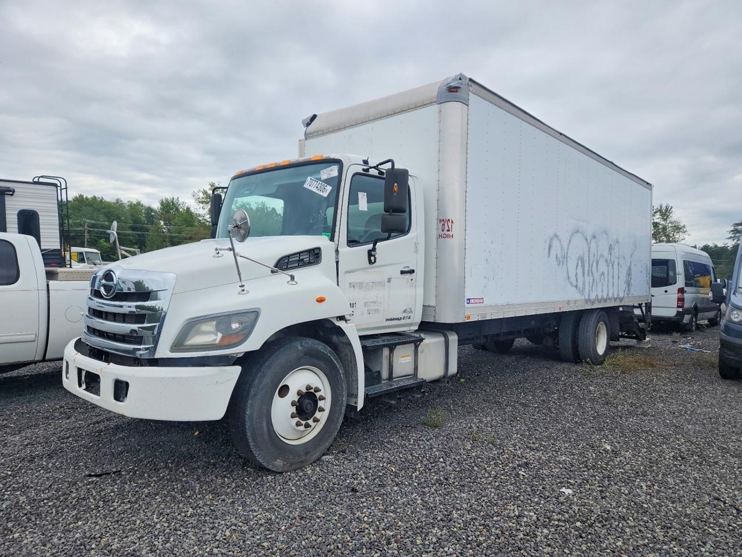 Вид 2016 HINO 258/268 BOX TRUCK, угол 1