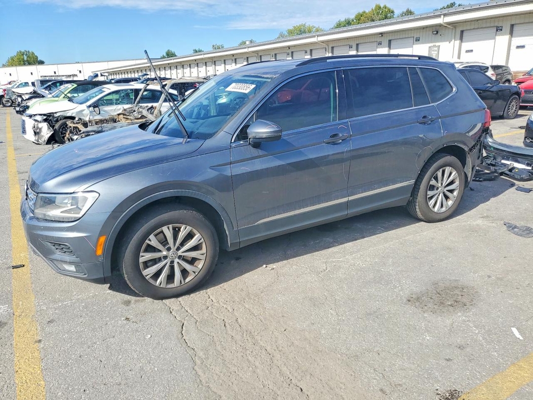 Vue de 2018 VOLKSWAGEN TIGUAN SE, angle 1
