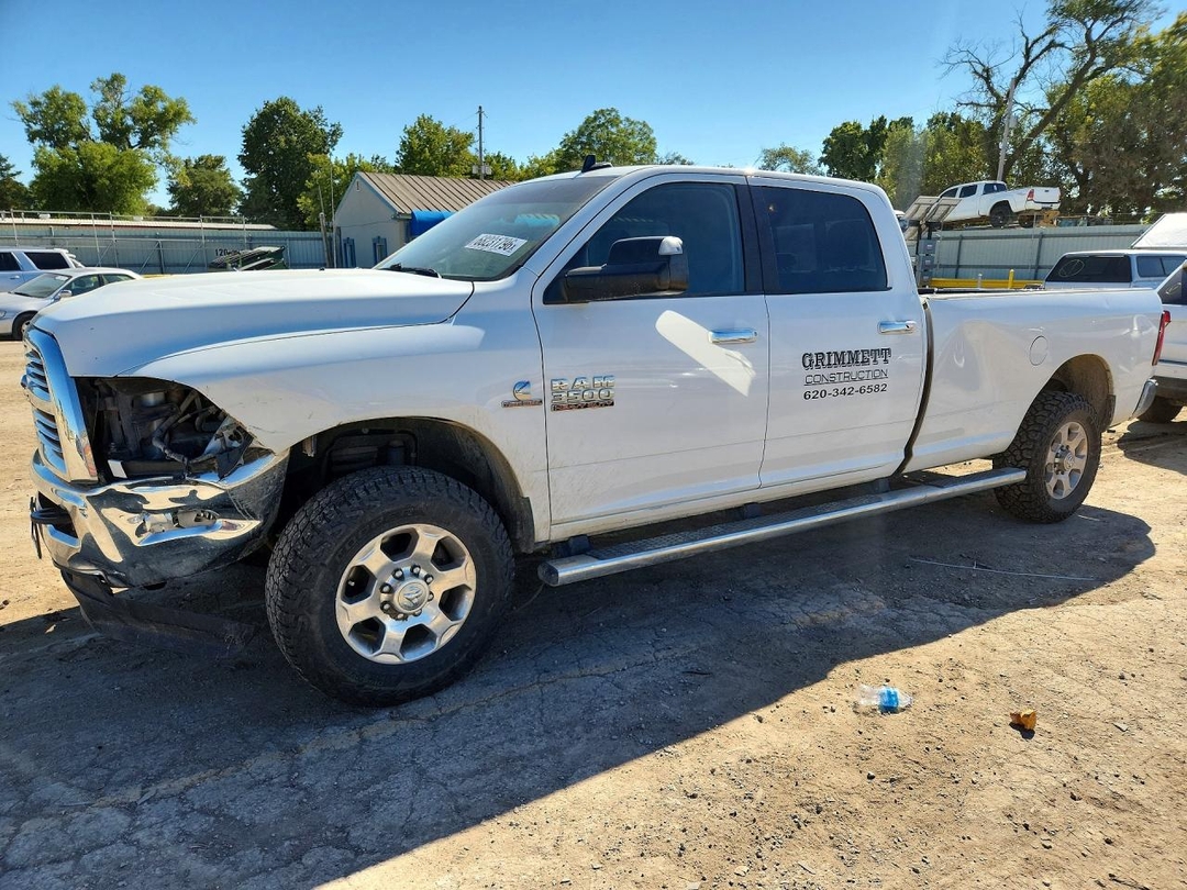 منظر 2017 RAM 3500 SLT، زاوية 1