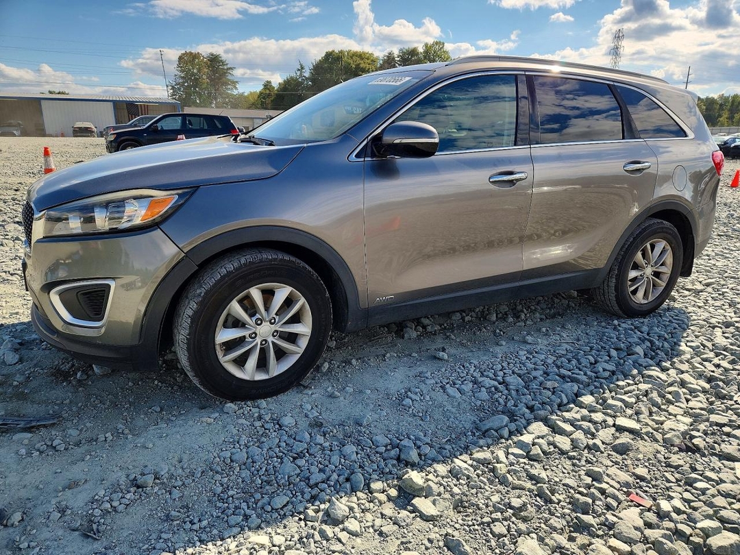 منظر 2016 KIA SORENTO LX، زاوية 1