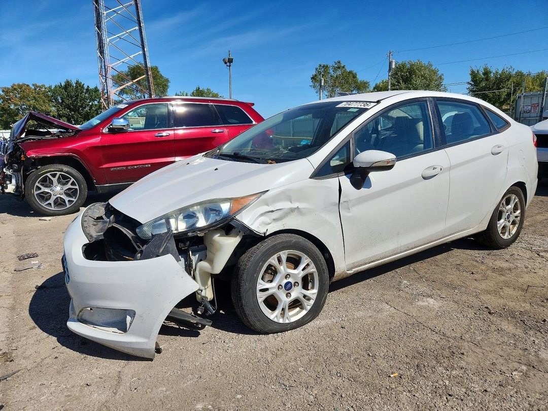 Vue de 2014 FORD FIESTA SE, angle 1