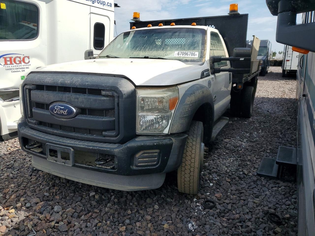 Vue de 2013 FORD F450 SUPER DUTY, angle 1