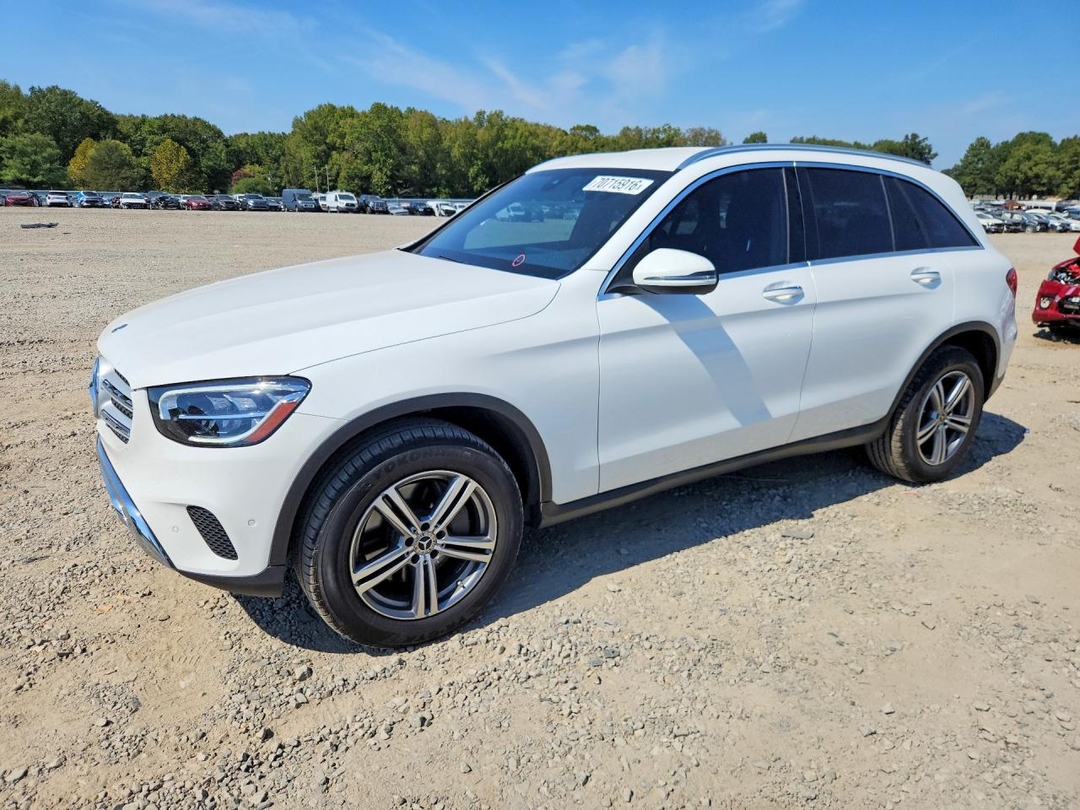 Vista de 2021 MERCEDES-BENZ GLC 300, ángulo 1