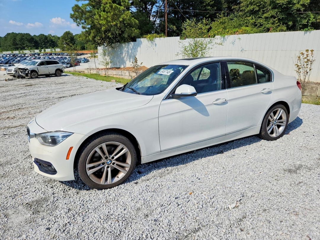 Вид 2018 BMW 330 I, угол 1