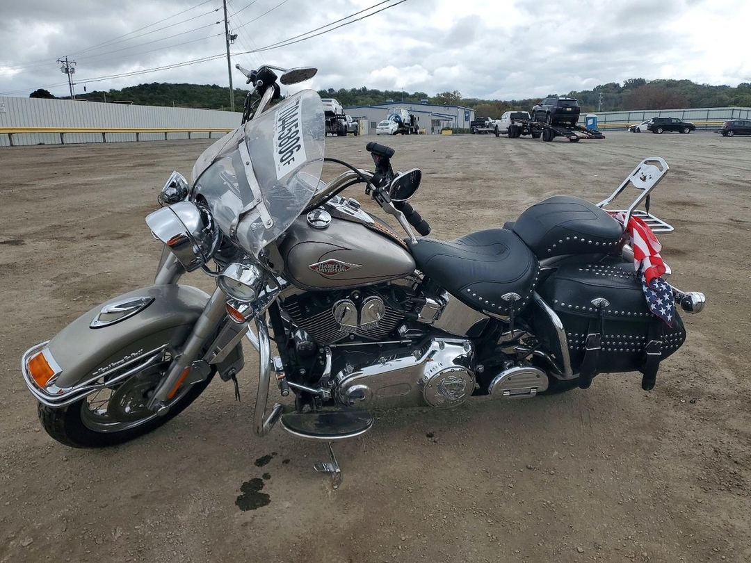 Вид 2009 HARLEY-DAVIDSON FLSTC, угол 1