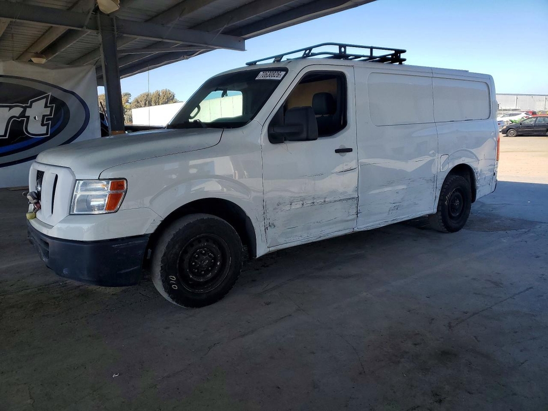 Vista de 2013 NISSAN NV 1500 DELIVERY VAN, ángulo 1