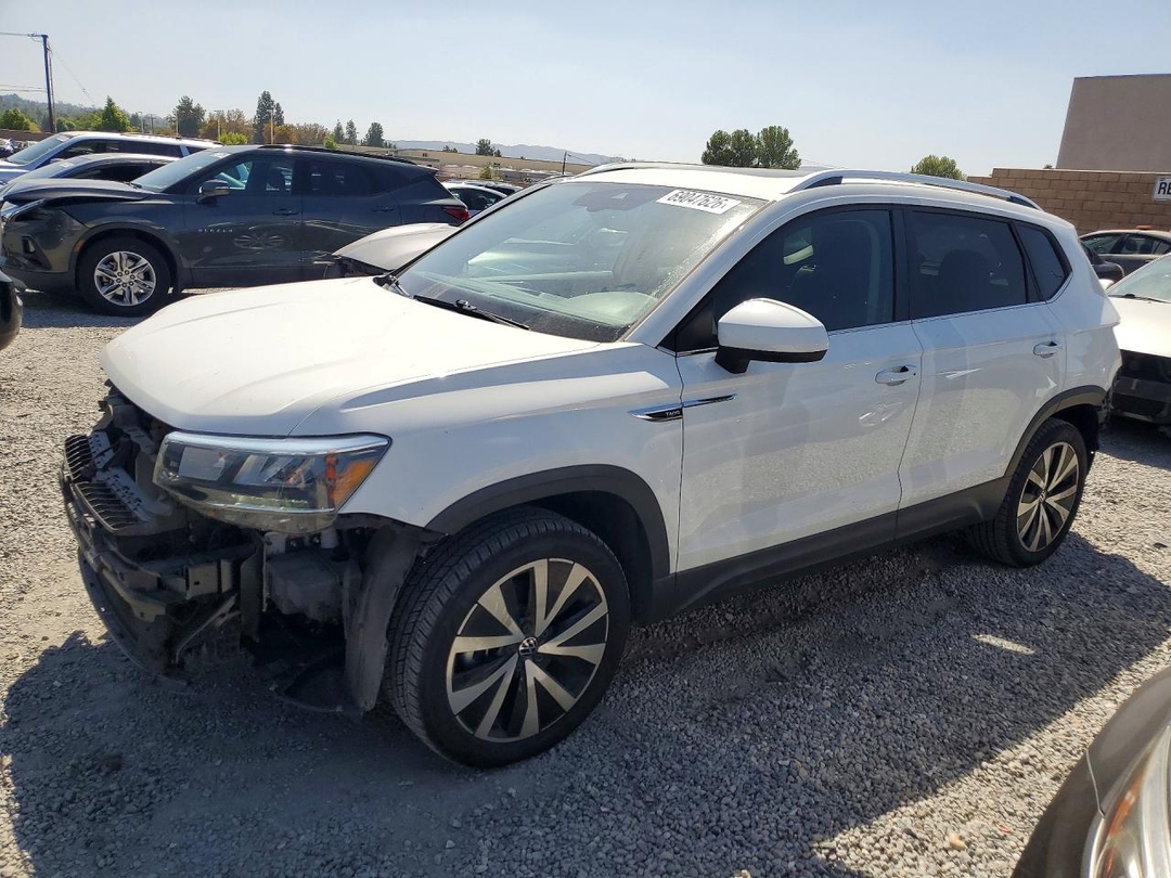 Vue de 2023 VOLKSWAGEN TAOS SE, angle 1