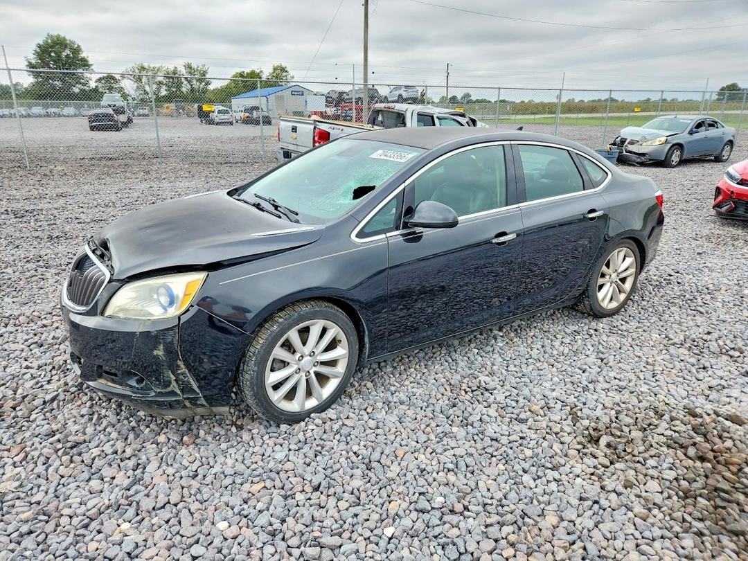 Vista de 2013 BUICK VERANO, ángulo 1