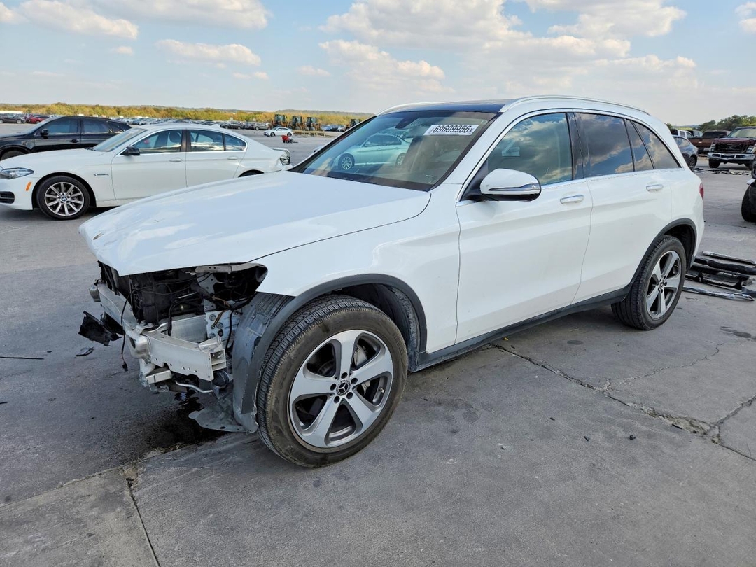 Vista de 2019 MERCEDES-BENZ GLC 300, ángulo 1