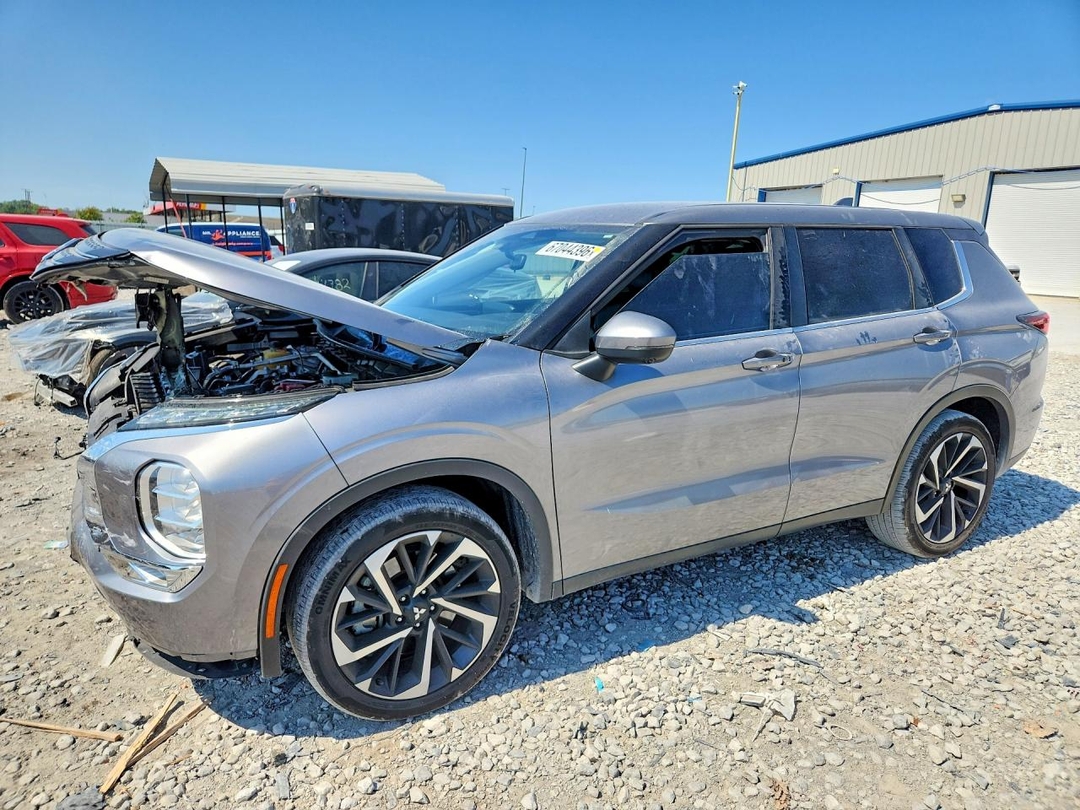 منظر 2022 MITSUBISHI OUTLANDER SE، زاوية 1