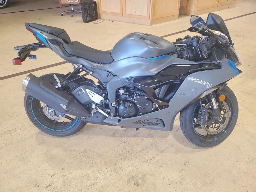 منظر 2025 KAWASAKI ZX636 K، زاوية 1