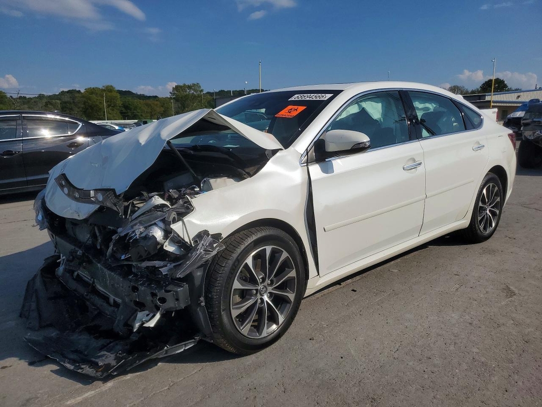 Vue de 2018 TOYOTA AVALON XLE PREMIUM, angle 1