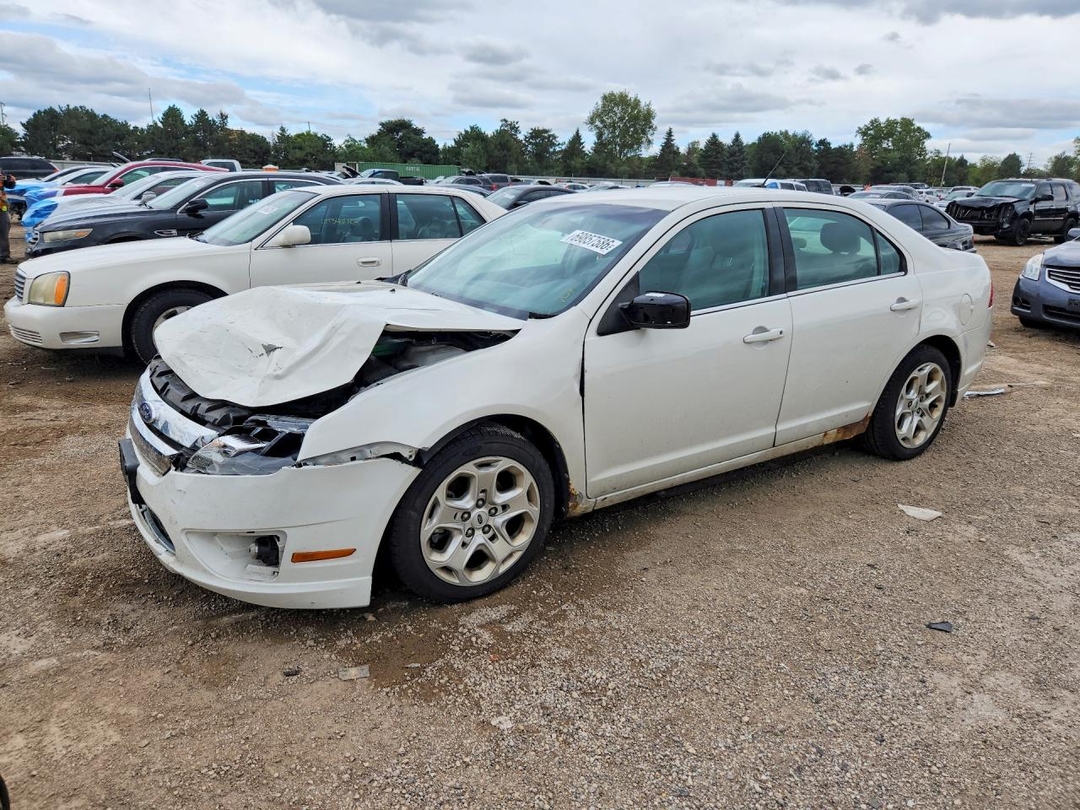 Vue de 2011 FORD FUSION SE, angle 1