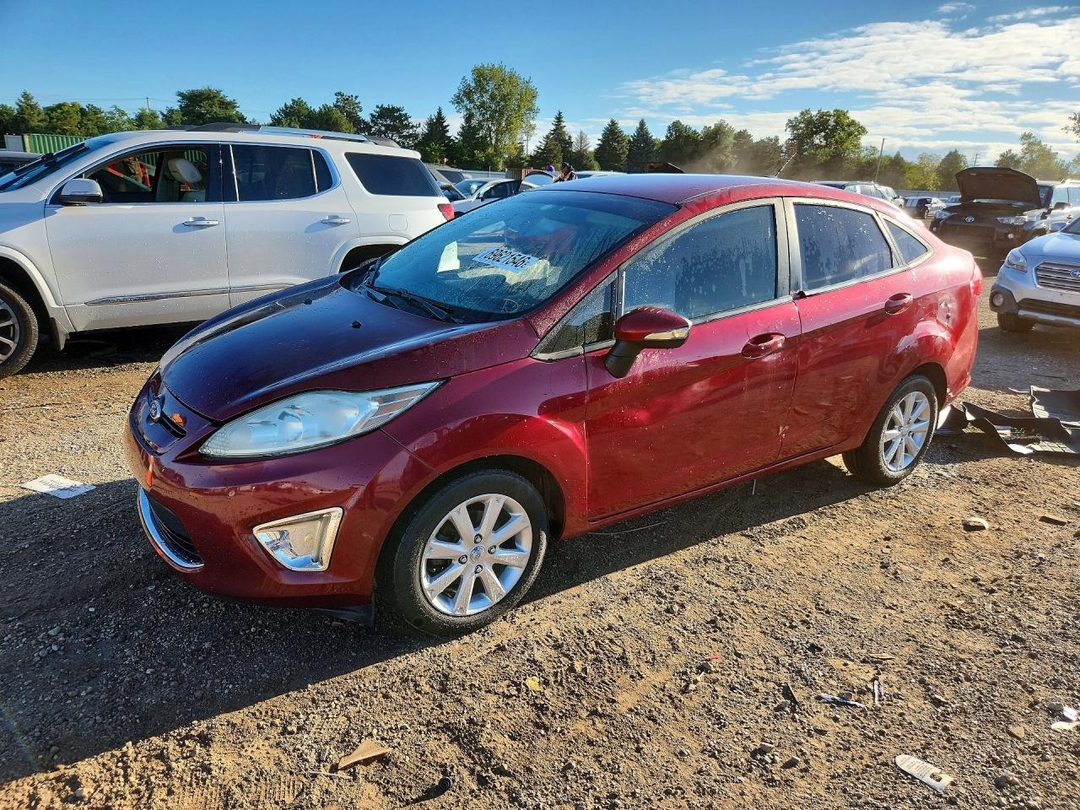 Vista de 2013 FORD FIESTA SE, ángulo 1