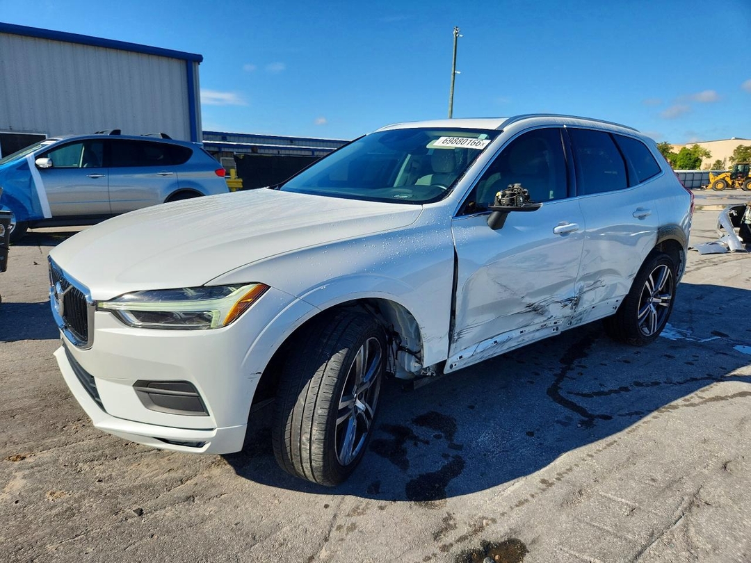 2021 VOLVO XC60 T5 MOMENTUM view, angle 1