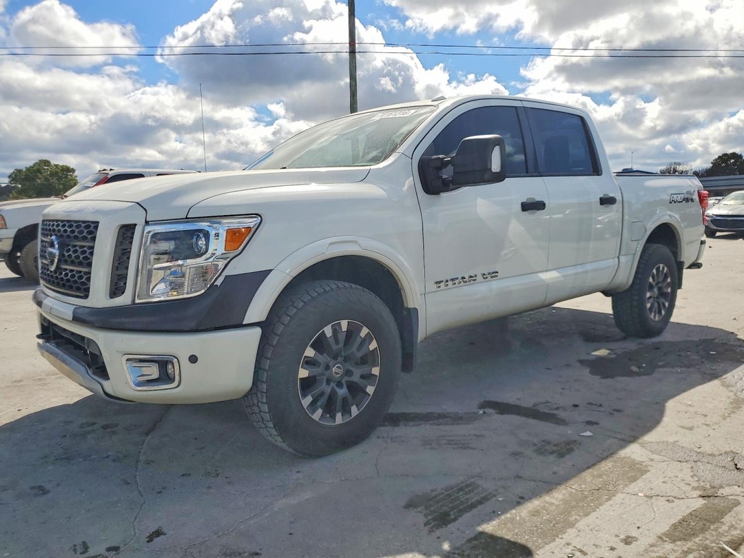 Vista de 2018 NISSAN TITAN PRO-4X, ángulo 1