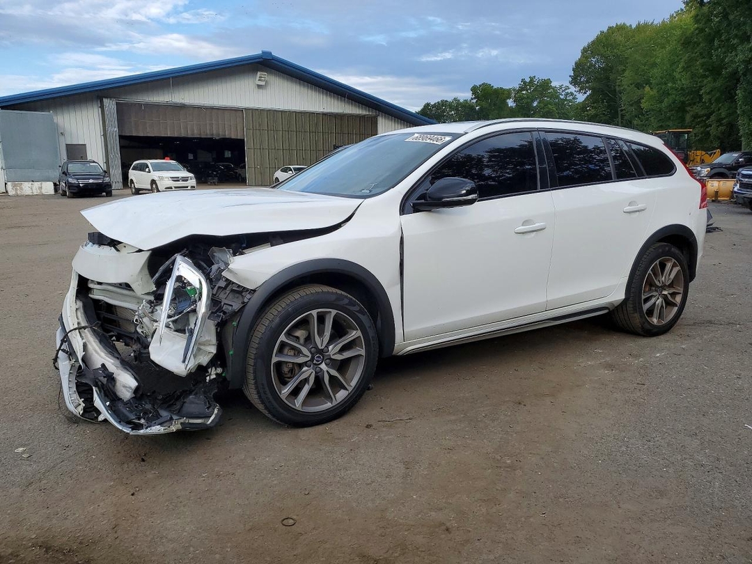 Вид 2018 VOLVO V60 CROSS COUNTRY PREMIER, угол 1
