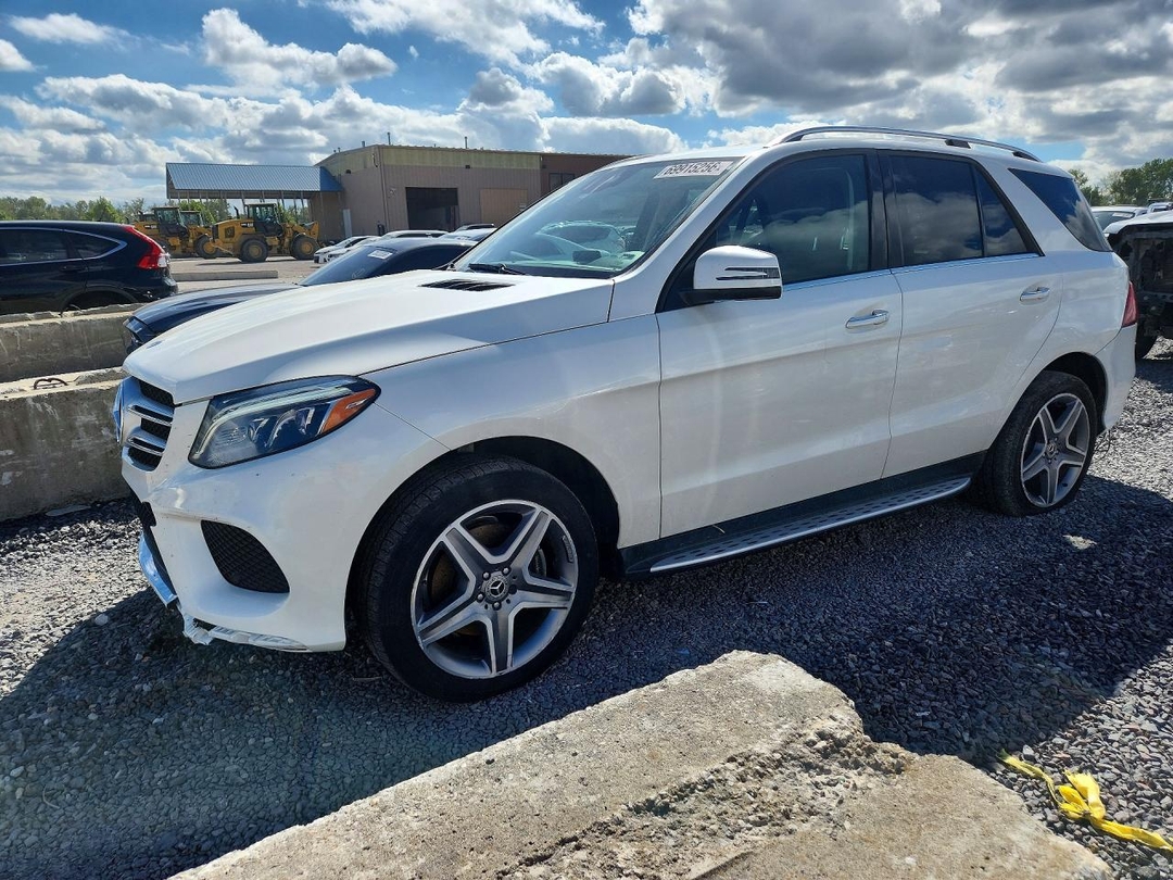 Vue de 2017 MERCEDES-BENZ GLE 350 4MATIC, angle 1