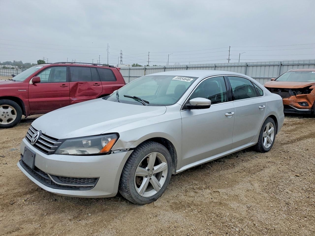 منظر 2013 VOLKSWAGEN PASSAT SE، زاوية 1