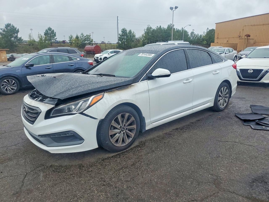 Vue de 2016 HYUNDAI SONATA SPORT, angle 1
