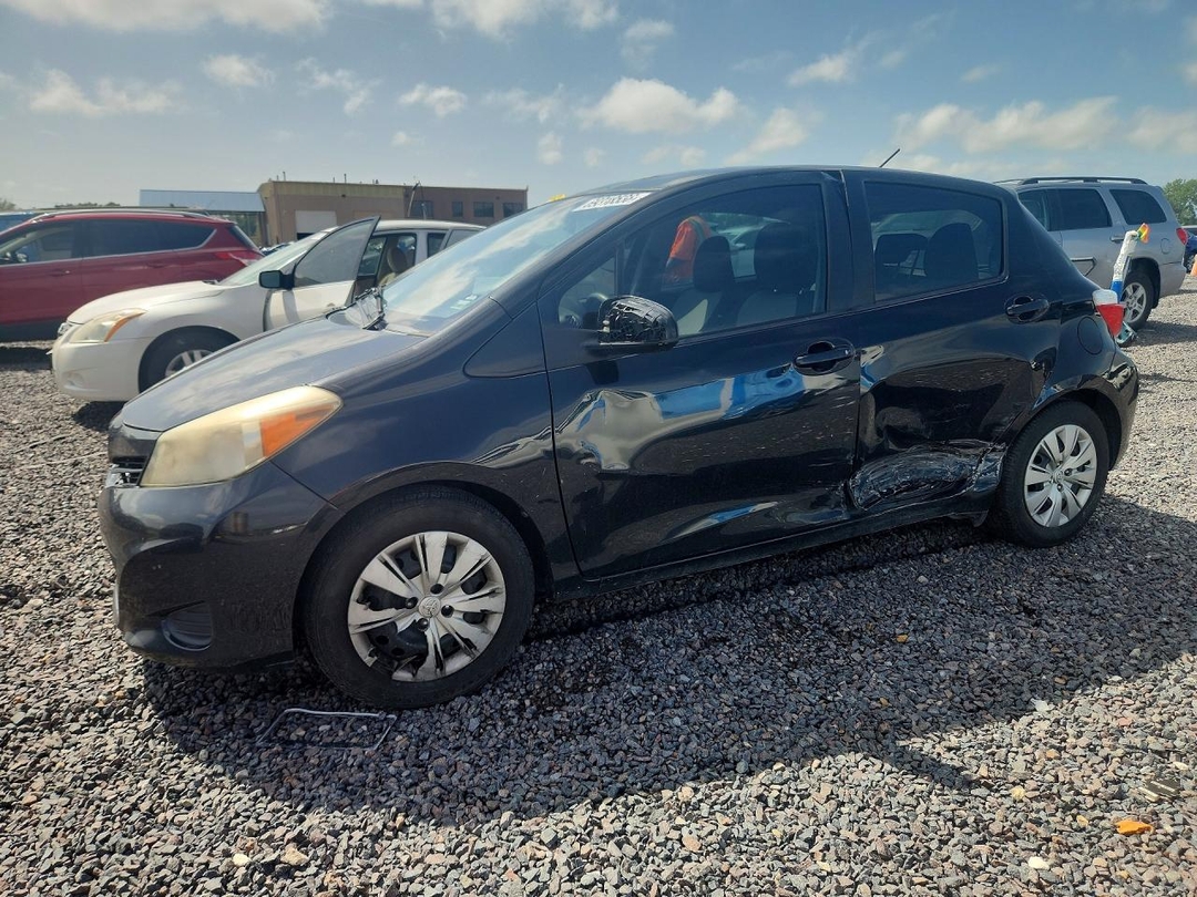 Vue de 2012 TOYOTA YARIS 5-DOOR LE, angle 1