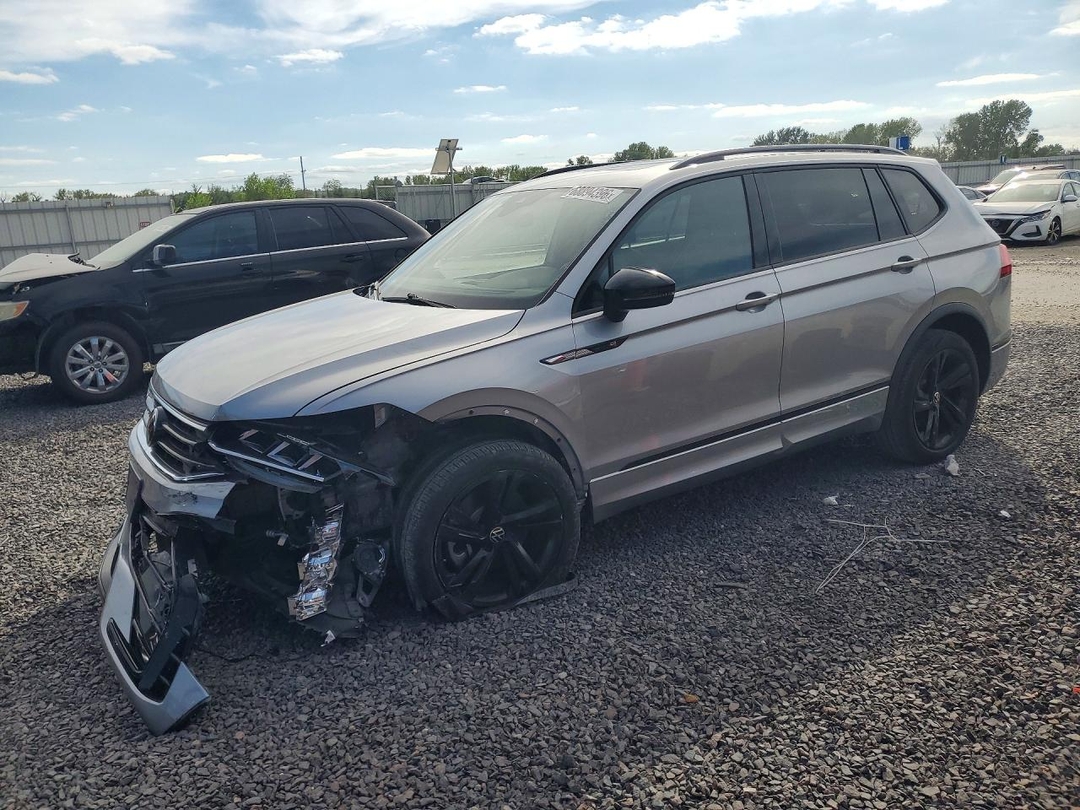 Vista de 2024 VOLKSWAGEN TIGUAN SE R-LINE BLACK, ángulo 1