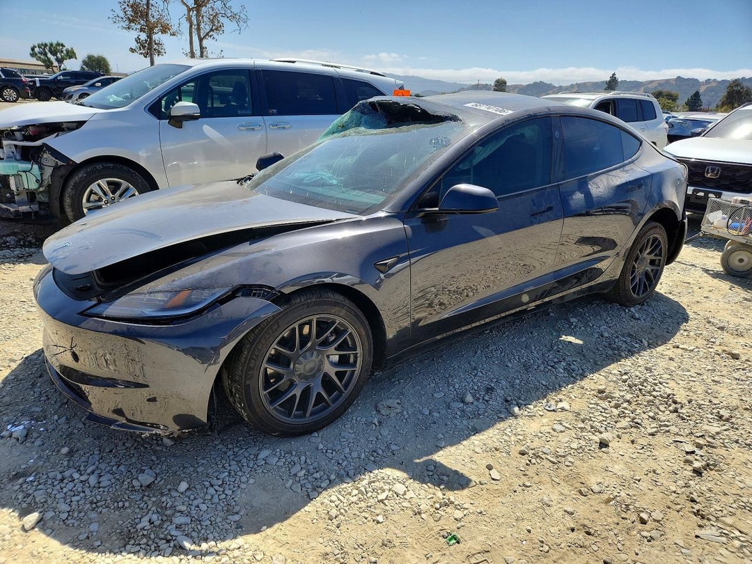 Vue de 2025 TESLA MODEL 3, angle 1