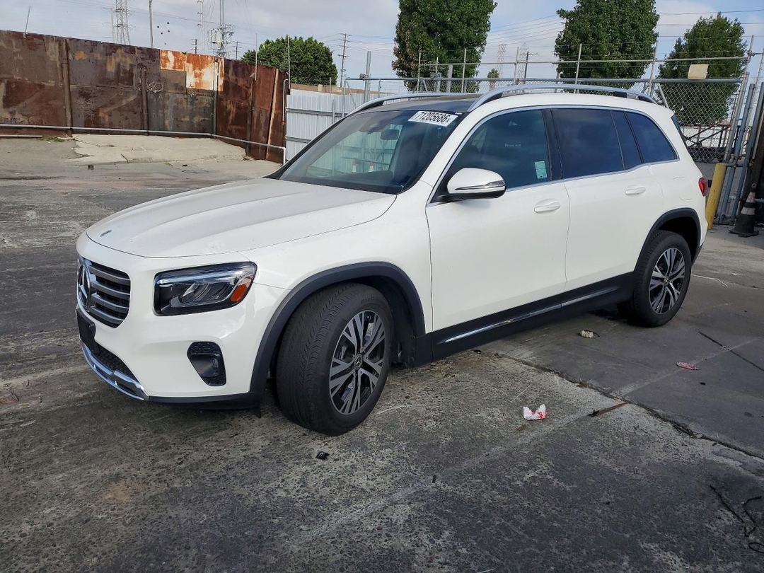 Вид 2026 MERCEDES-BENZ GLB 250, угол 1