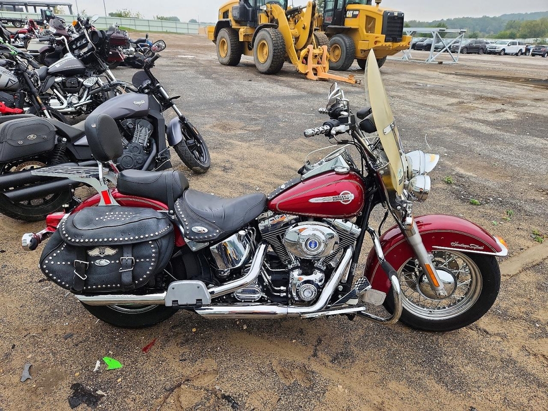 Vista de 2004 HARLEY-DAVIDSON FLSTCI, ángulo 1