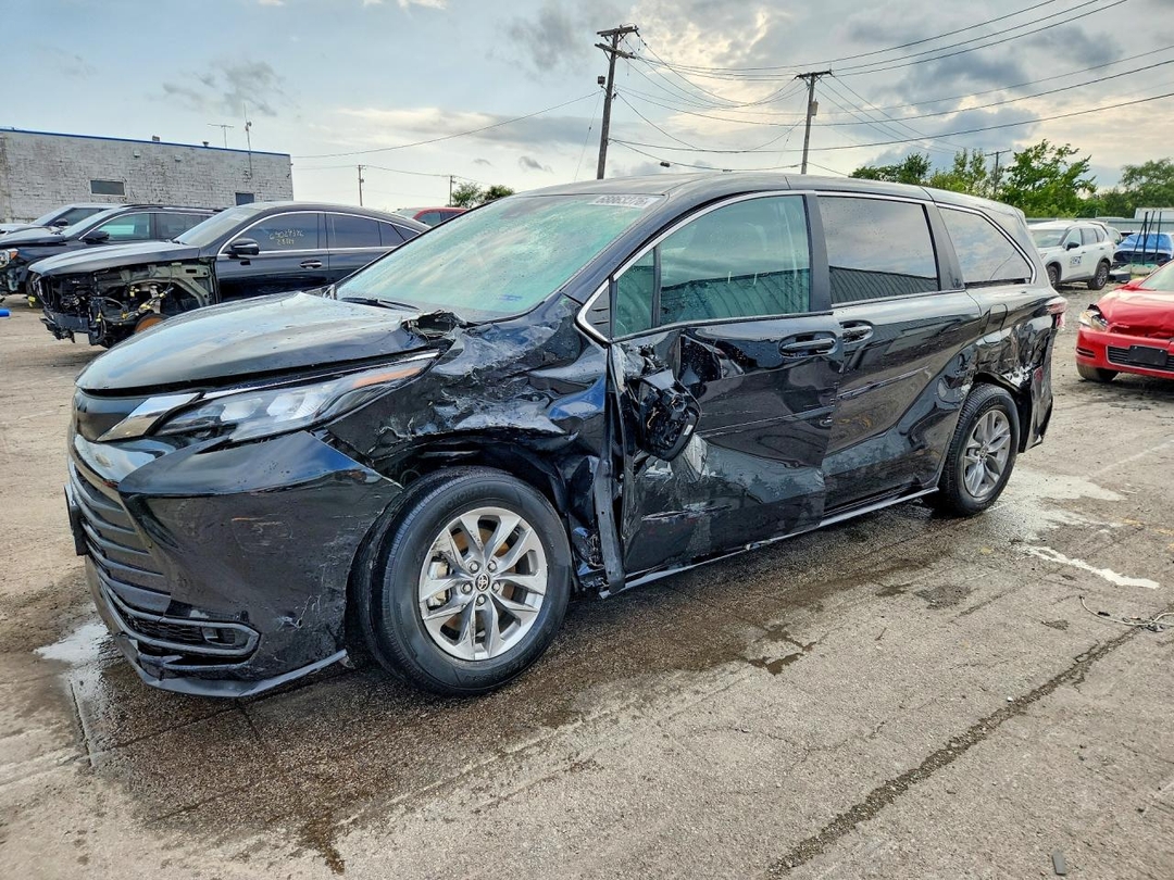 منظر 2026 TOYOTA SIENNA LE، زاوية 1