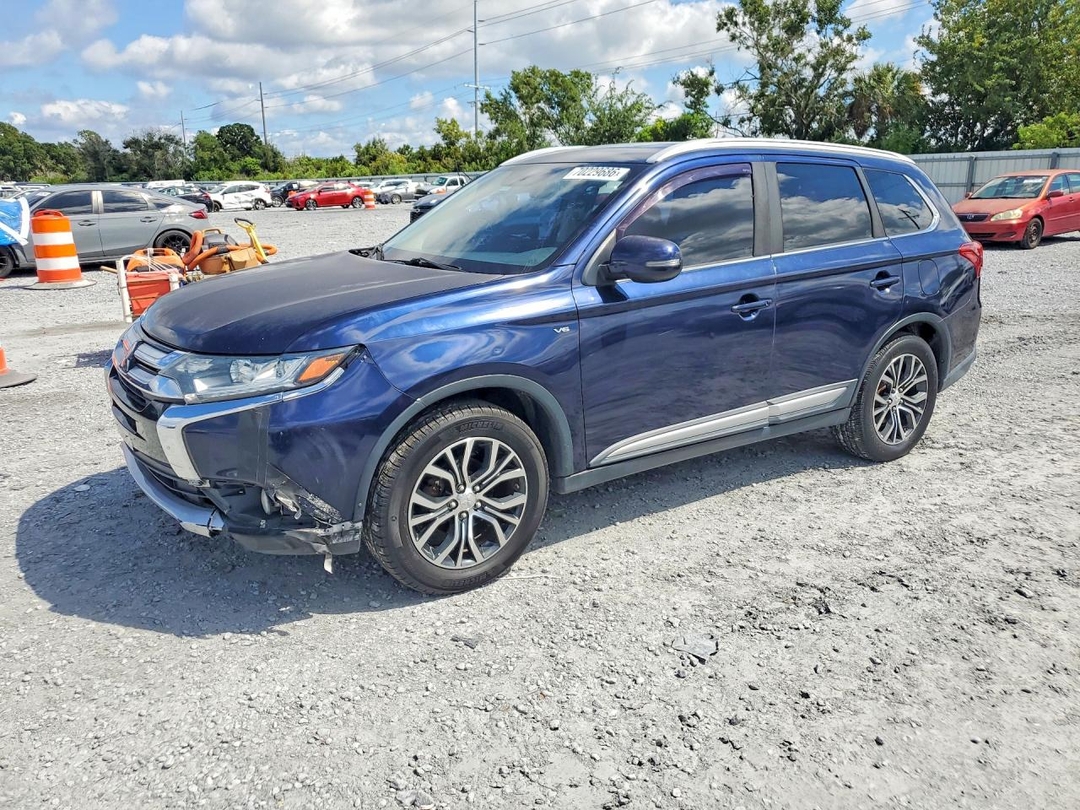 Vue de 2016 MITSUBISHI OUTLANDER GT, angle 1