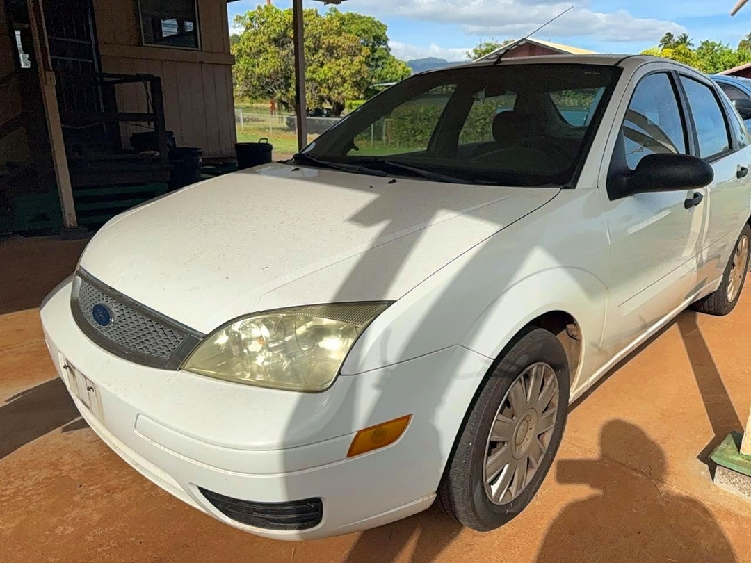 Vue de 2005 FORD FOCUS ZX4, angle 1