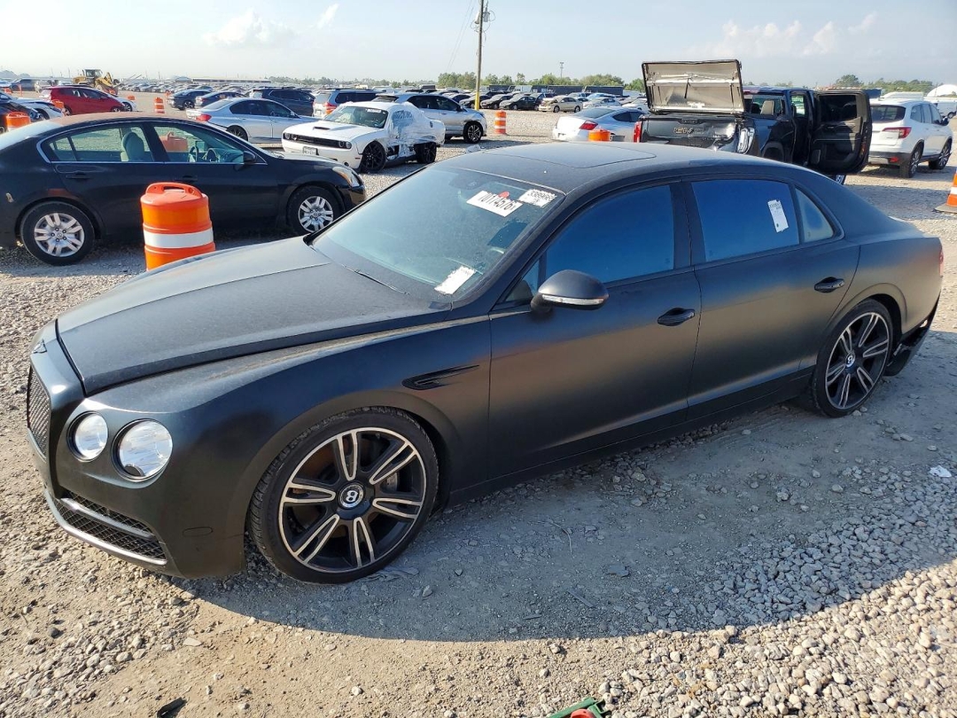 Vue de 2015 BENTLEY FLYING SPUR, angle 1