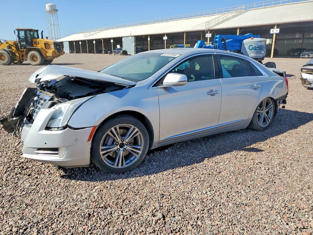 Вид 2014 CADILLAC XTS, угол 1