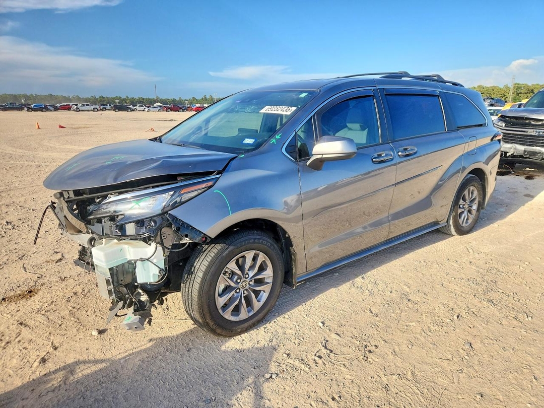 منظر 2026 TOYOTA SIENNA LE، زاوية 1