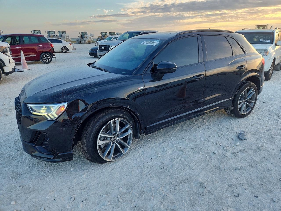 Vue de 2023 AUDI Q3 PREMIUM S LINE 45, angle 1