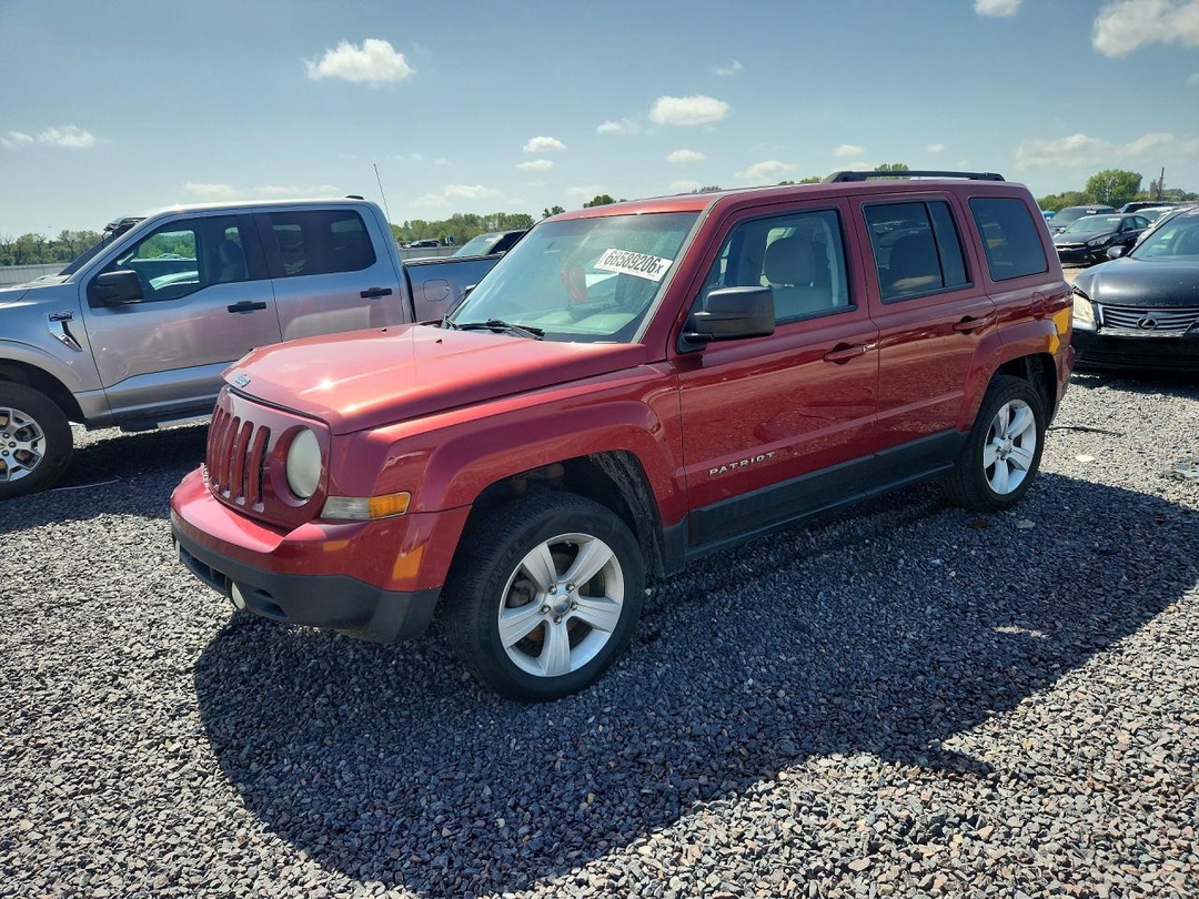 Vista de 2012 JEEP PATRIOT LATITUDE, ángulo 1