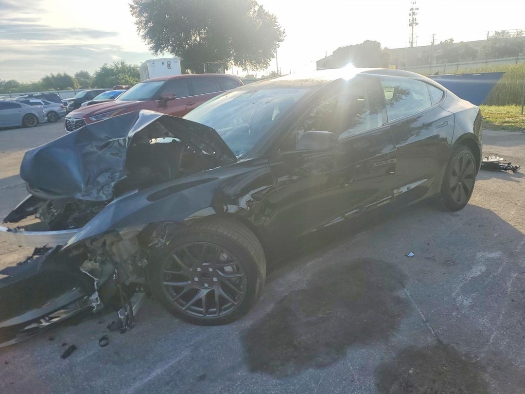 Vue de 2026 TESLA MODEL 3, angle 1