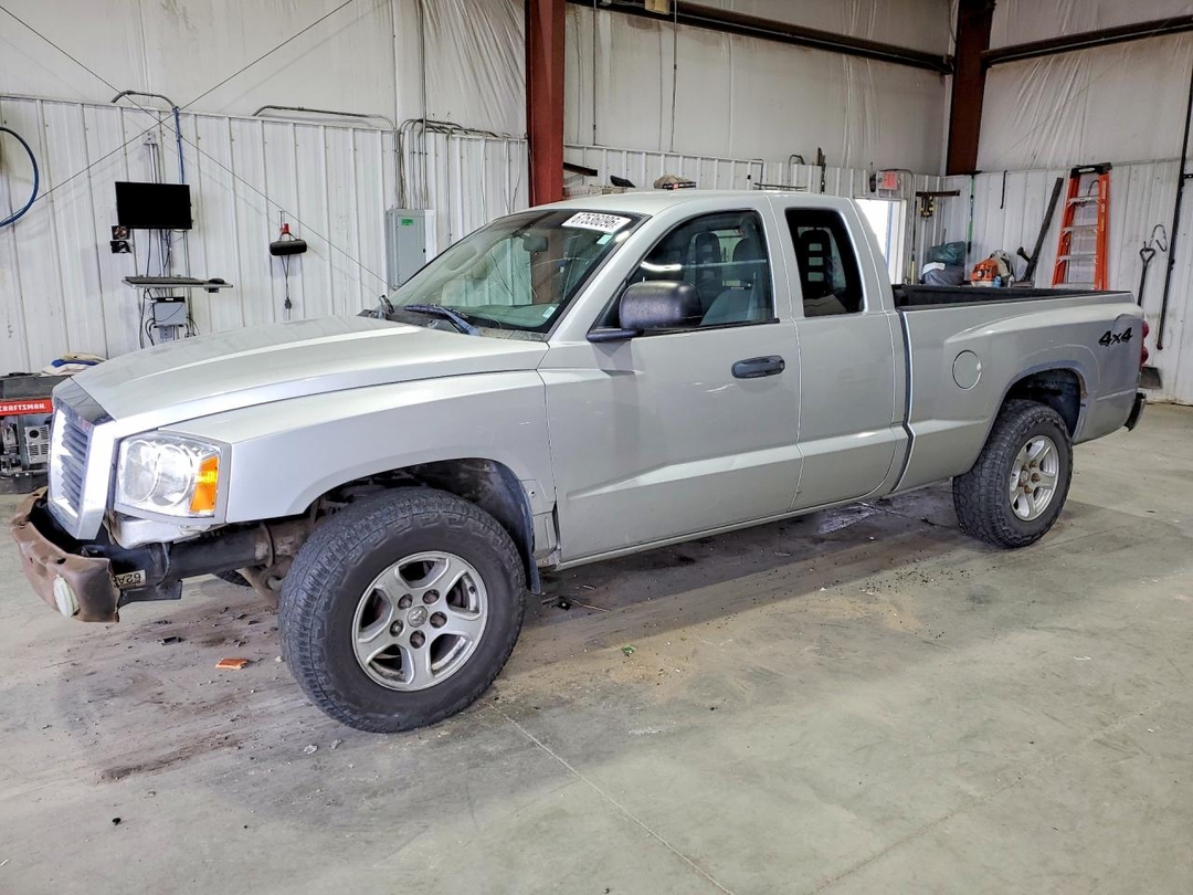 Вид 2005 DODGE DAKOTA SLT, угол 1